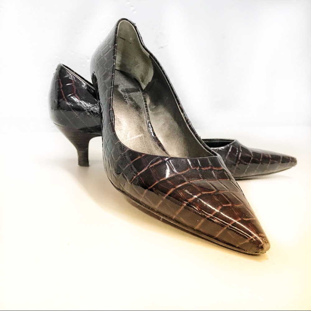 Nine West sz 8.5 Brown Kitten Heel Shoe
